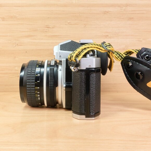 Nikon FM 35mm Film Camera / Nikkor 50mm f/2 Lens / Vintage SLR / Japan - Picture 4 of 9